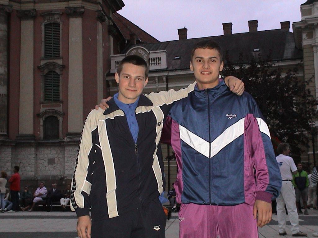 01-101 2001 г.  М.Черченко и С.Найбороденко. На экскурсии. XIX чемпионат Европы по плаванию в ластах. Эгер, Венгрия..JPG