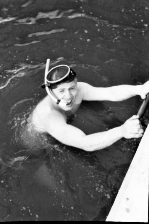 67-65  1967 г.  В.Титов после финиша. Зональные соревнования по подводному спорту. г.Белово.
