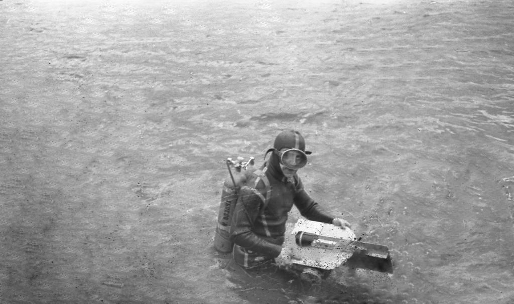 68-26  1968 г.  В.Титов на старте. Первенство Томской области по подводному многоборью. Сенная Курья, Томск.