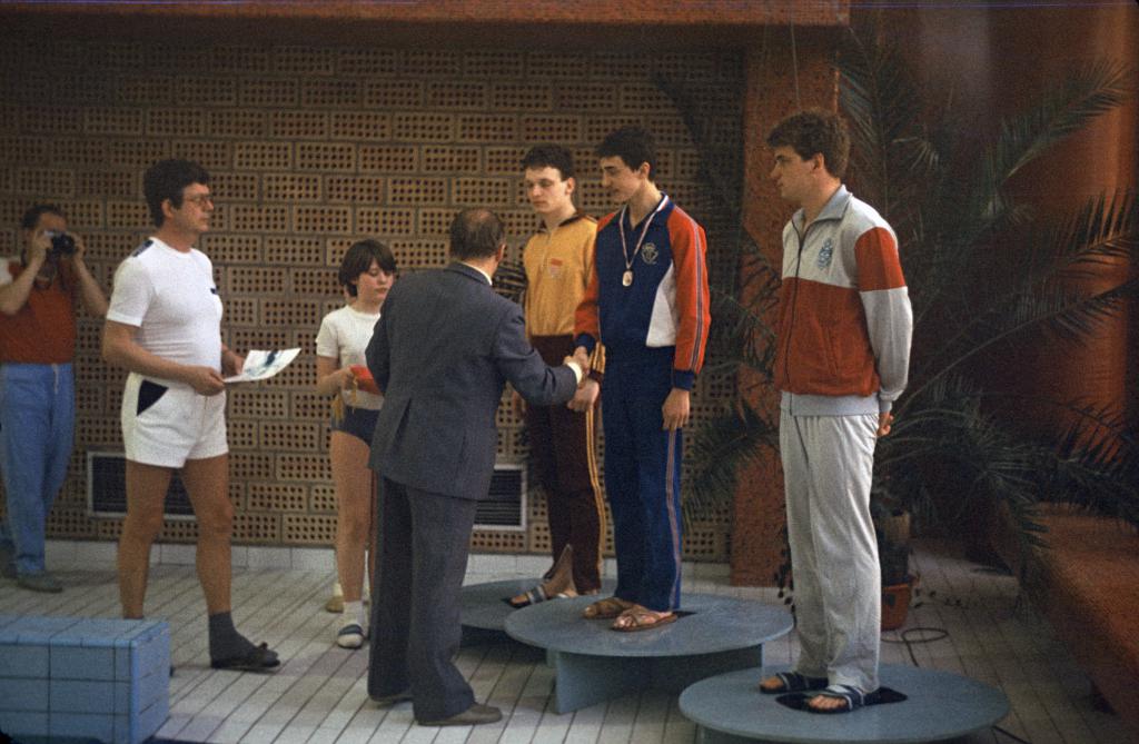 87-26  1987 г.  Победитель соревнований О.Дроздов. Международные соревнования по плаванию в ластах. Либерец, ЧССР..JPG